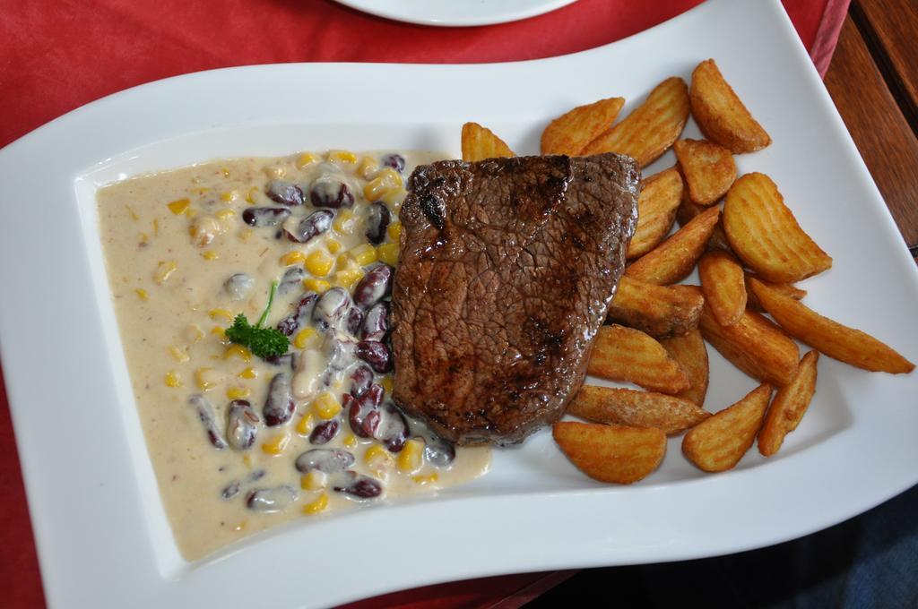 Steakhouse & Pension Crazy Horse Suhl Eksteriør bilde